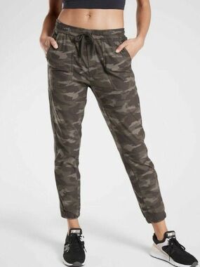 NWT Athleta Camo Farallon Jogger